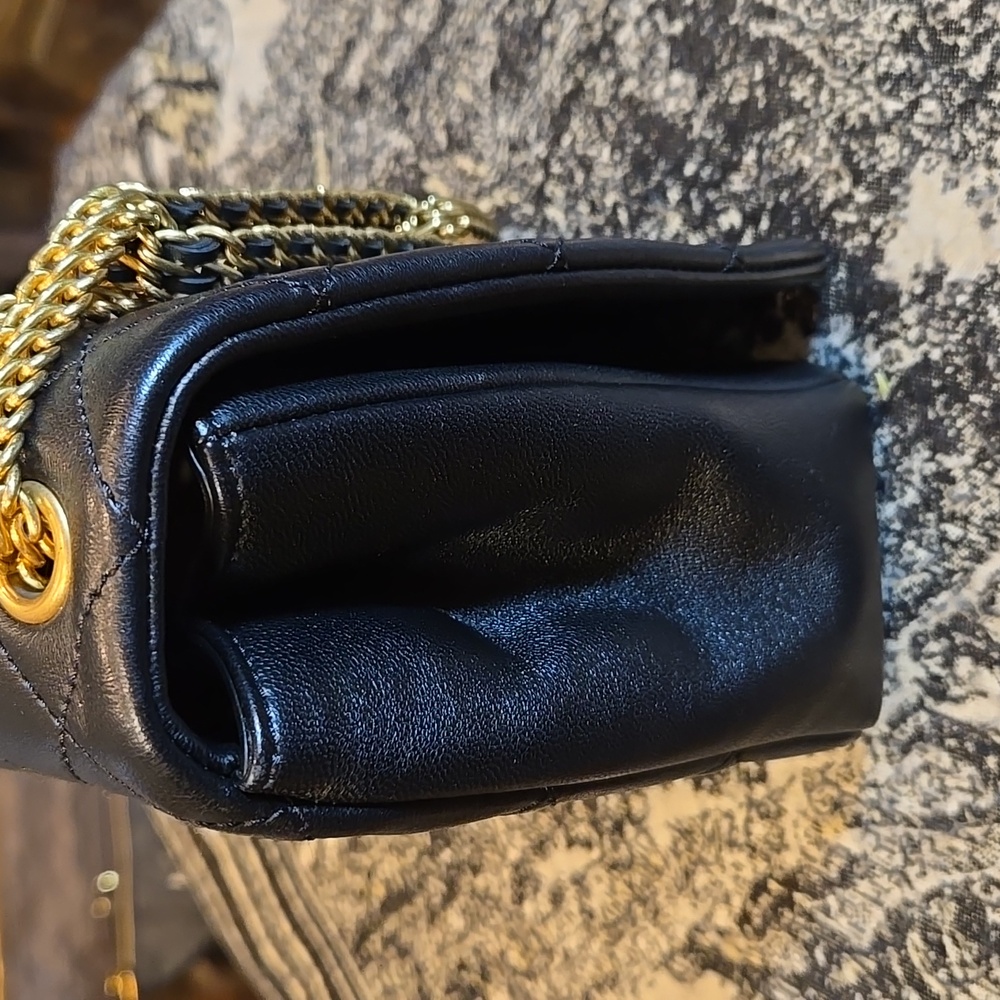 Chanel On and On Full Flap Shoulder Bag - Black Quilted Lambskin COA included - Picture 4 of 17